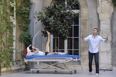 Allonger sur les toits